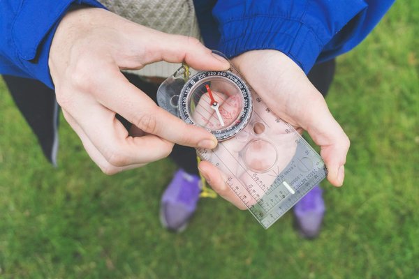 En quoi « The Elder Scrolls V: Skyrim » peut-il être un outil pour explorer des thèmes de la mythologie nordique et de l'histoire médiévale?